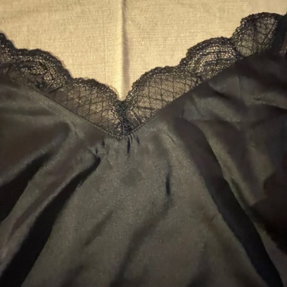 Black H&M Camisole with lace trim - size 12 - Picture 2 of 8